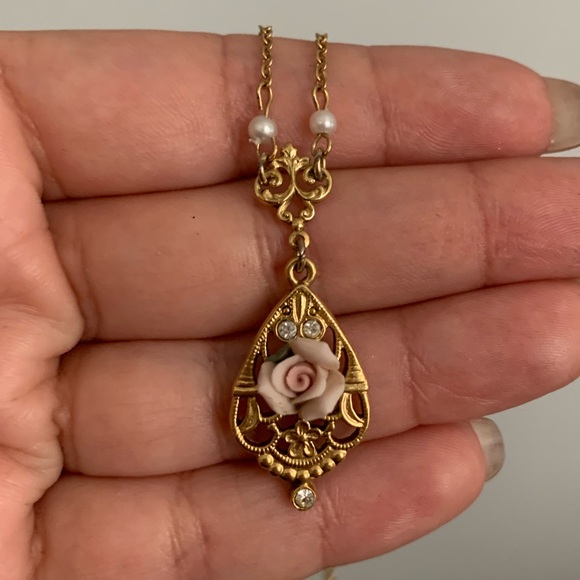 Art deco style flower filigree pearl Necklace - Picture 3 of 5